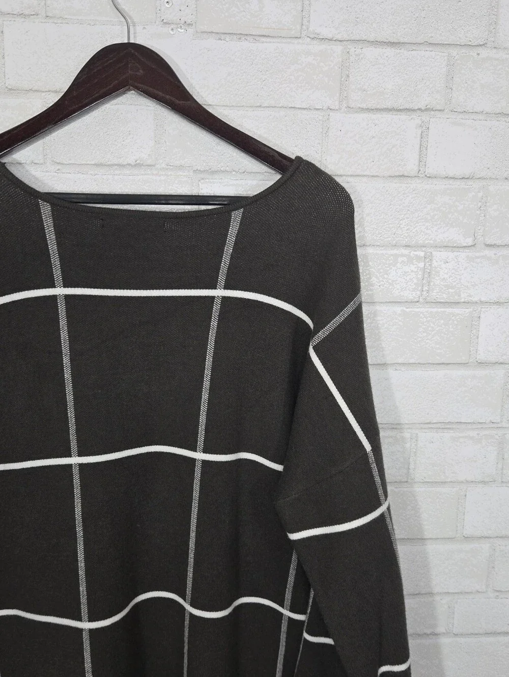 Tahari sweater